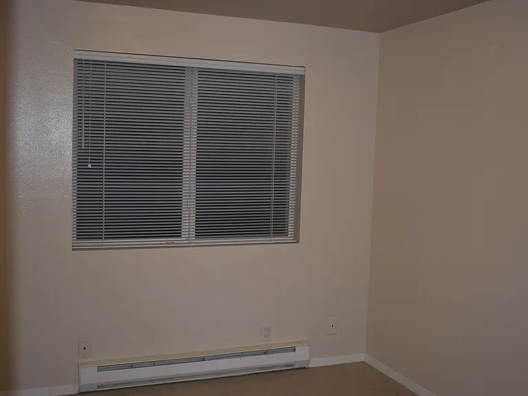 6107 NE 194th Pl #4 — Photo 2