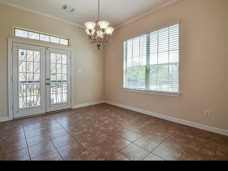 8002 Stoneyway Dr — Photo 9