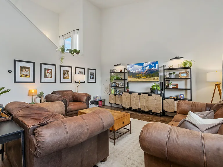 268 Castle Dr — Photo 7