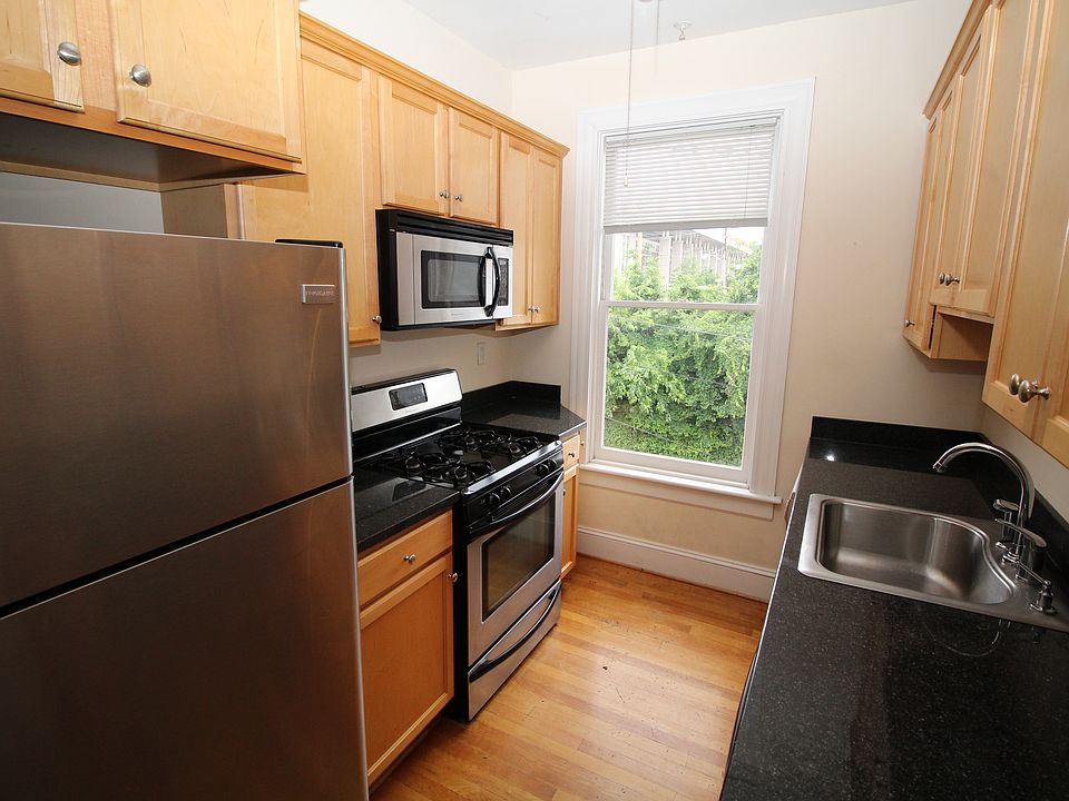 1st image of 325 N 2nd St
