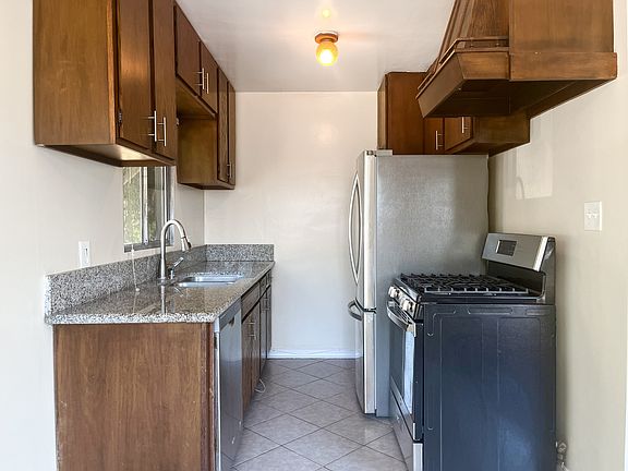 5th image of 1418 Pearl St APT B