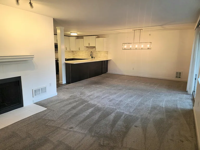 700 Front St S #D207 — Photo 2