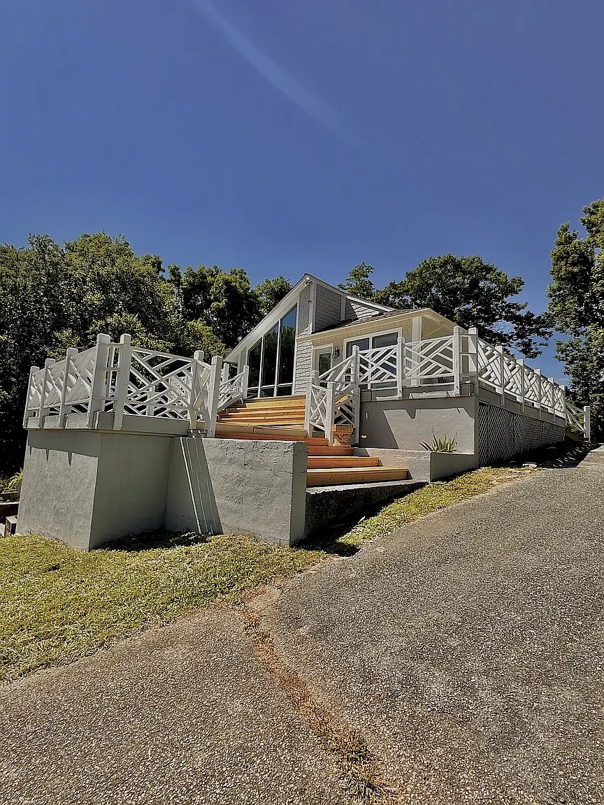 4 bed, 2400 sqft, $3,000 — Photo 3