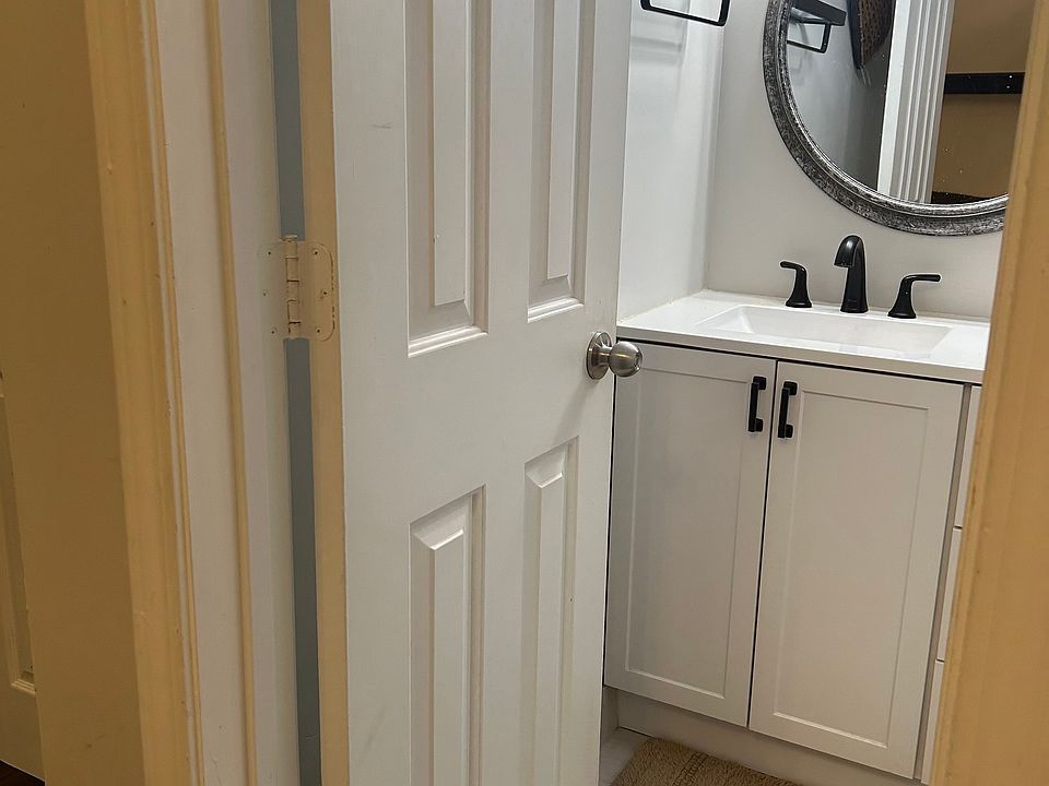 2nd image of 32 Peachtree St NW APT 802