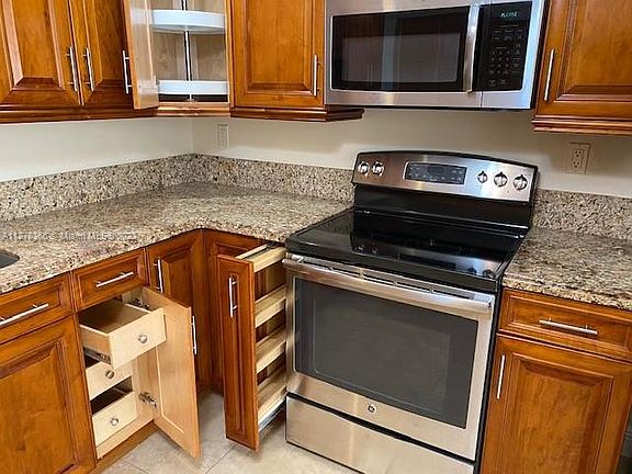 Multiple drawers/pullouts in kitchen
