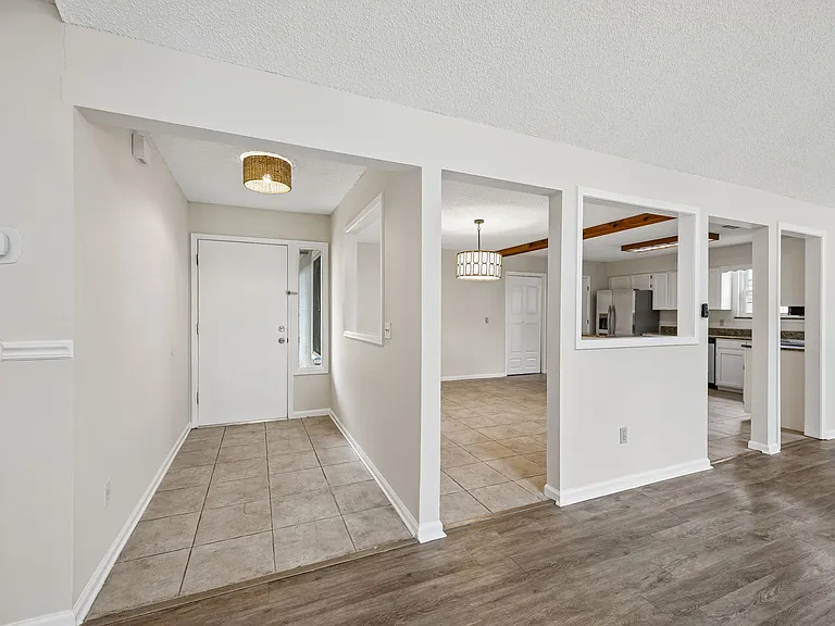 11018 Reading Rd — Photo 15