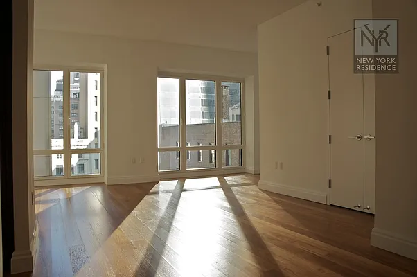 Sold by New York Residence | media 25