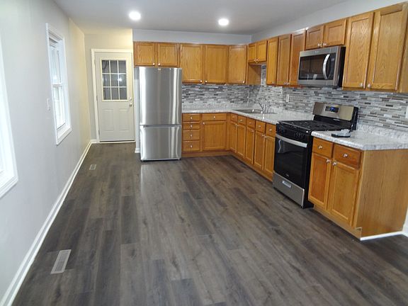 4th image of 203 E Streamwood Blvd