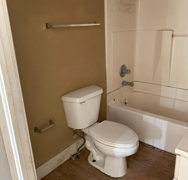1102 Earl St — Photo 3