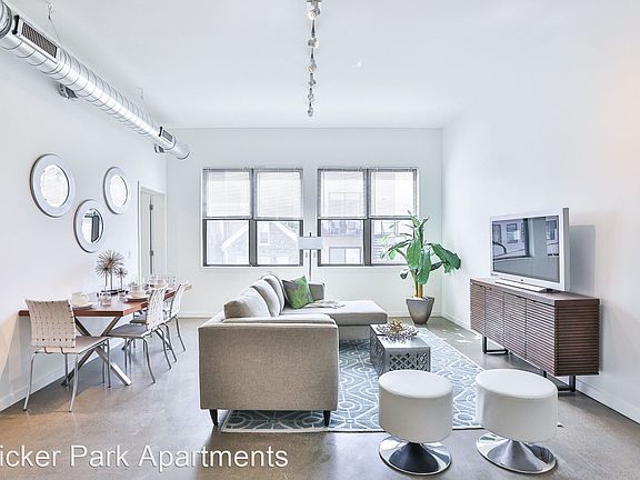 2nd image of 1062 N Ashland Ave #502