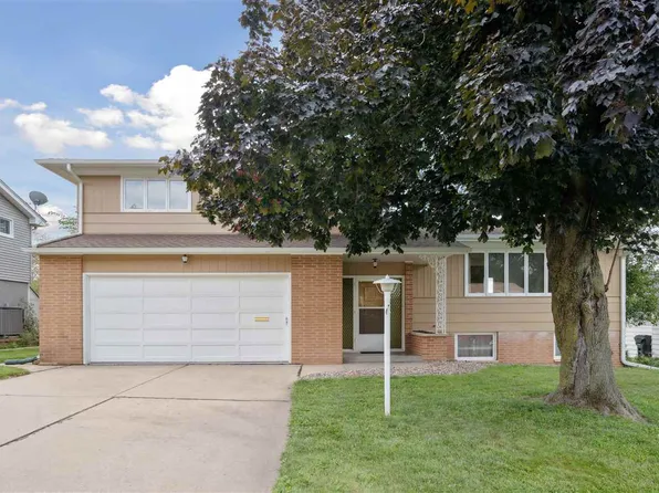 3829 Skylark Ln SE, Cedar Rapids, IA 52403