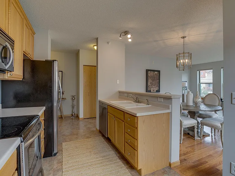 680 N 2nd St #406 — Photo 11