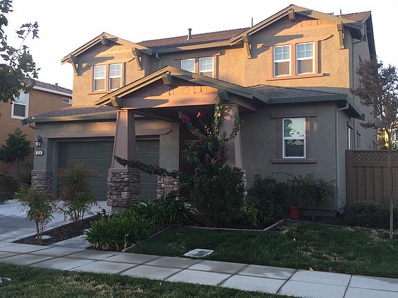 Front view + front yard