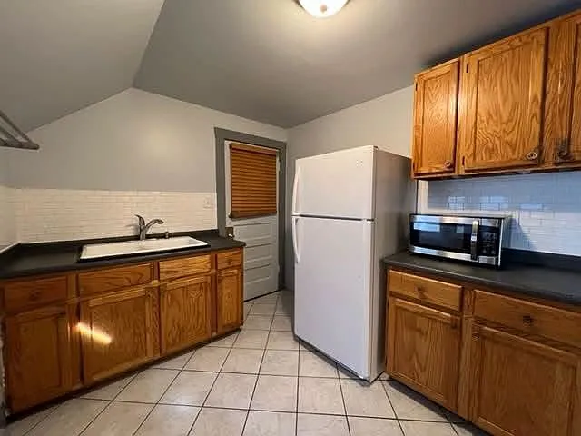 2 bed, 1300 sqft, $1,750 — Photo 2