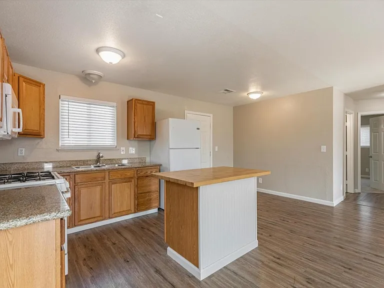 341 Greenoch Way — Photo 4