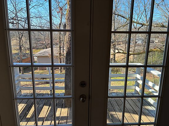2nd image of 421 Lindenhurst Dr