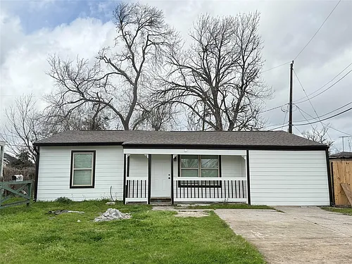 5924 Honeysuckle Dr Photo 1