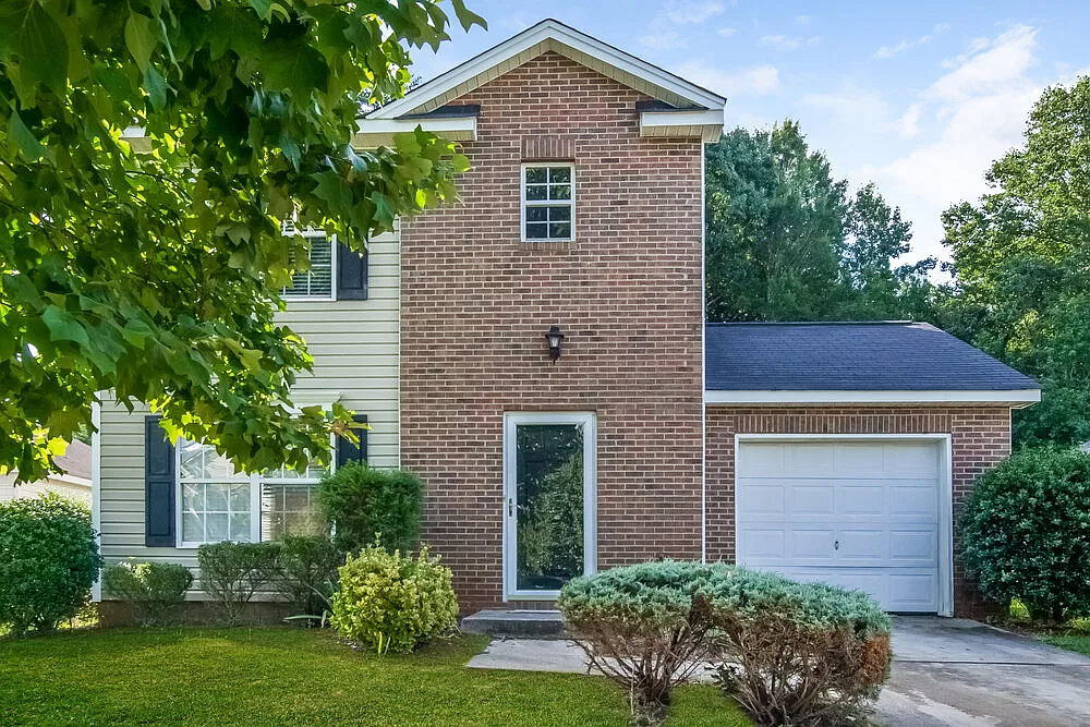 3 bed, 2.5 bath, 1232 sqft, $1,765 — Photo 1