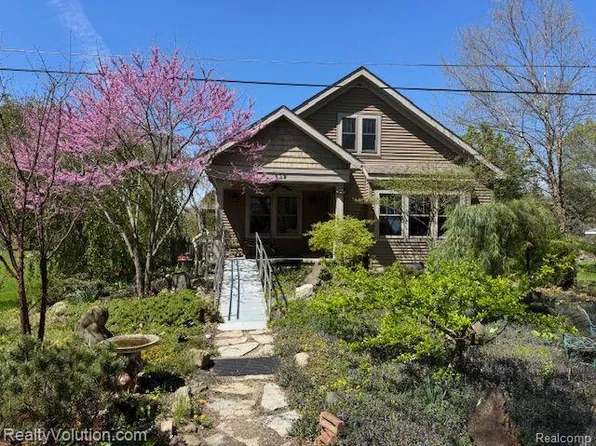 559 Heenan Dr, Lapeer, MI 48446