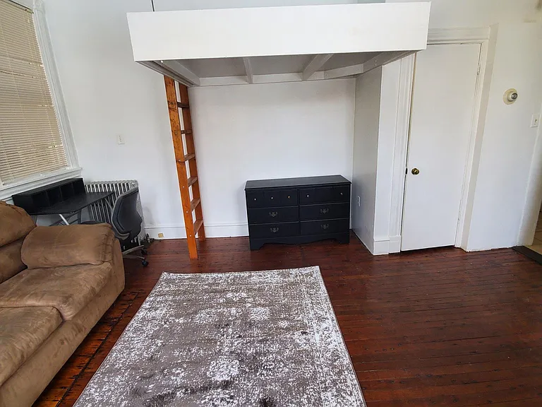 387 S River St #1-R — Photo 2