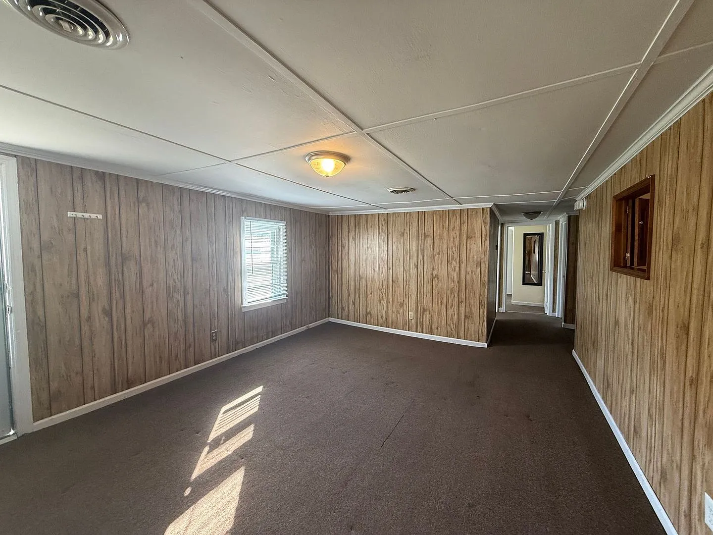 3 bedroom, 1 bath House — Photo 3