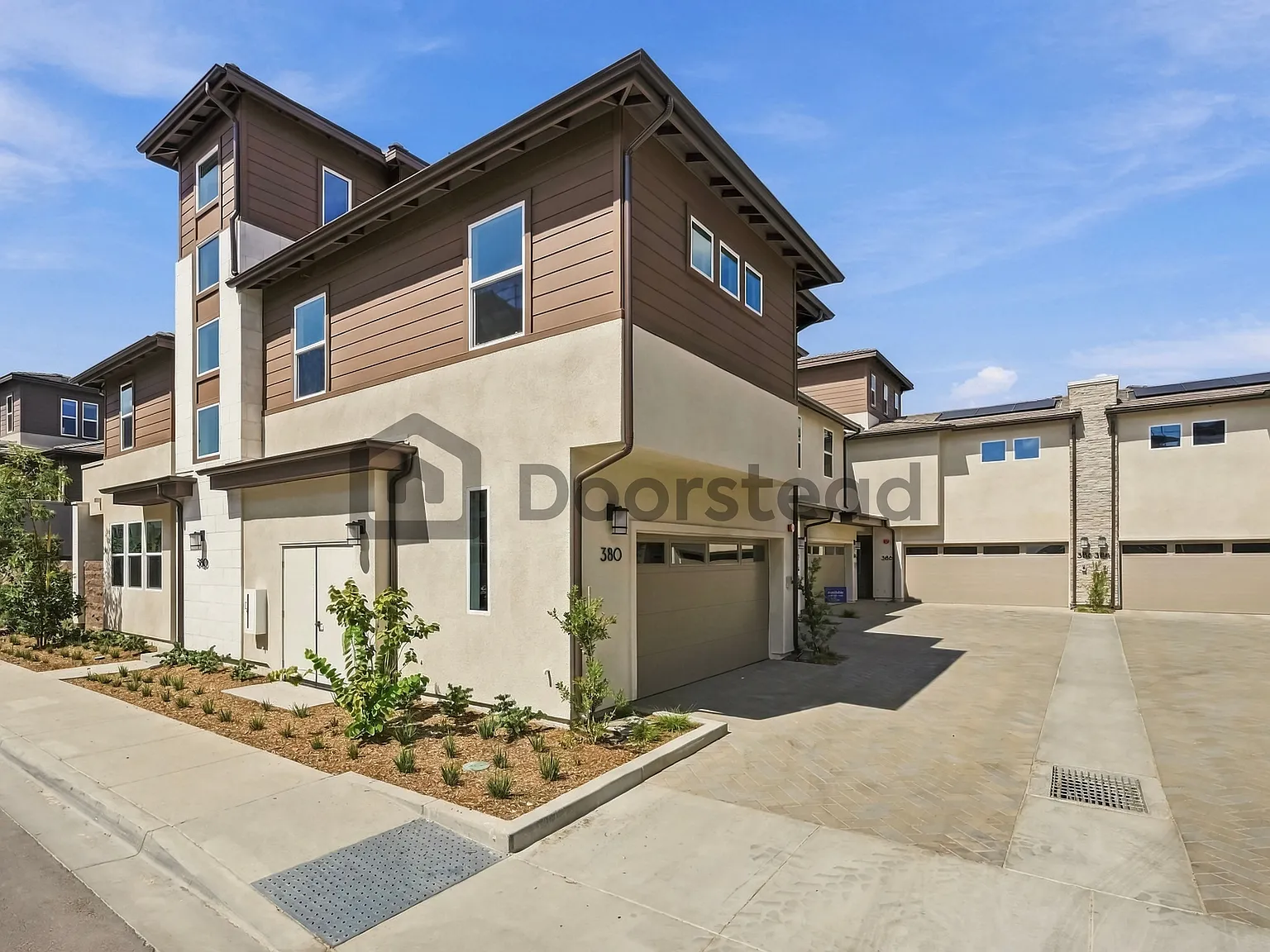 3 bed, 2.5 bath, 1915 sqft, $4,499 — Photo 3