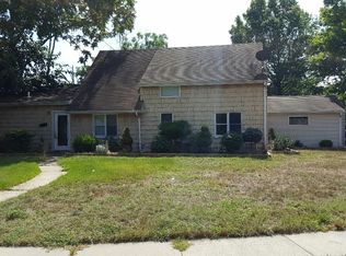 11 Atlas Ln, Hicksville, NY 11801