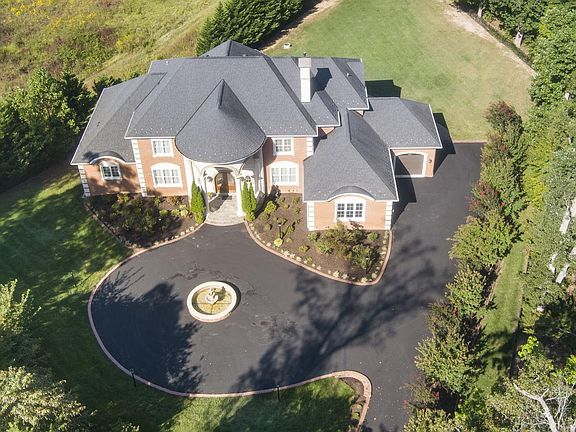 4th image of 9889 Oxcrest Dr