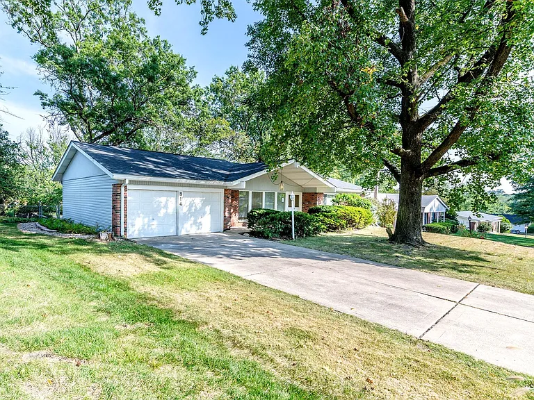 814 Fernview Dr — Photo 4