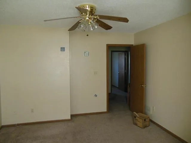 609 NE English Manor Dr #B — Photo 6