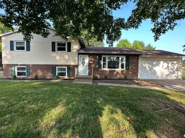 937 Jamie Ln, Macomb, IL 61455