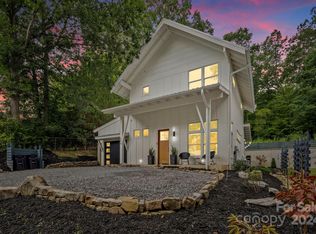 605 Hiawassee Ave, Black Mountain, NC 28711