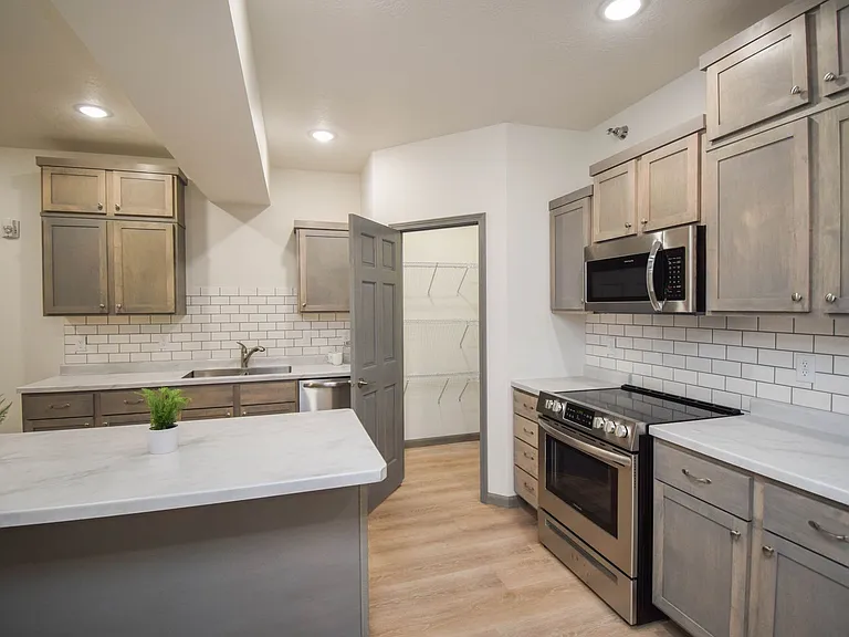 7446 S Louise Ave #101 — Photo 5
