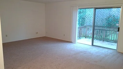 Charwin Court Apartments — Photo 74