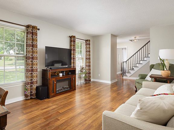 5th image of 426 Robinhood Dr