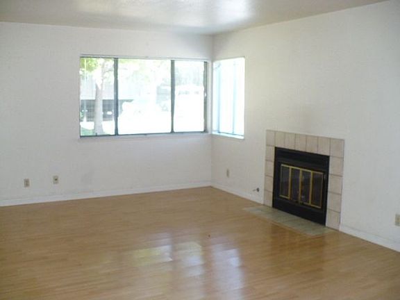 2nd image of 401 Northlake Dr APT 1
