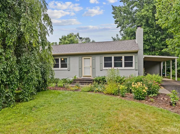 94 Hilltop St, Mars Hill, NC 28754