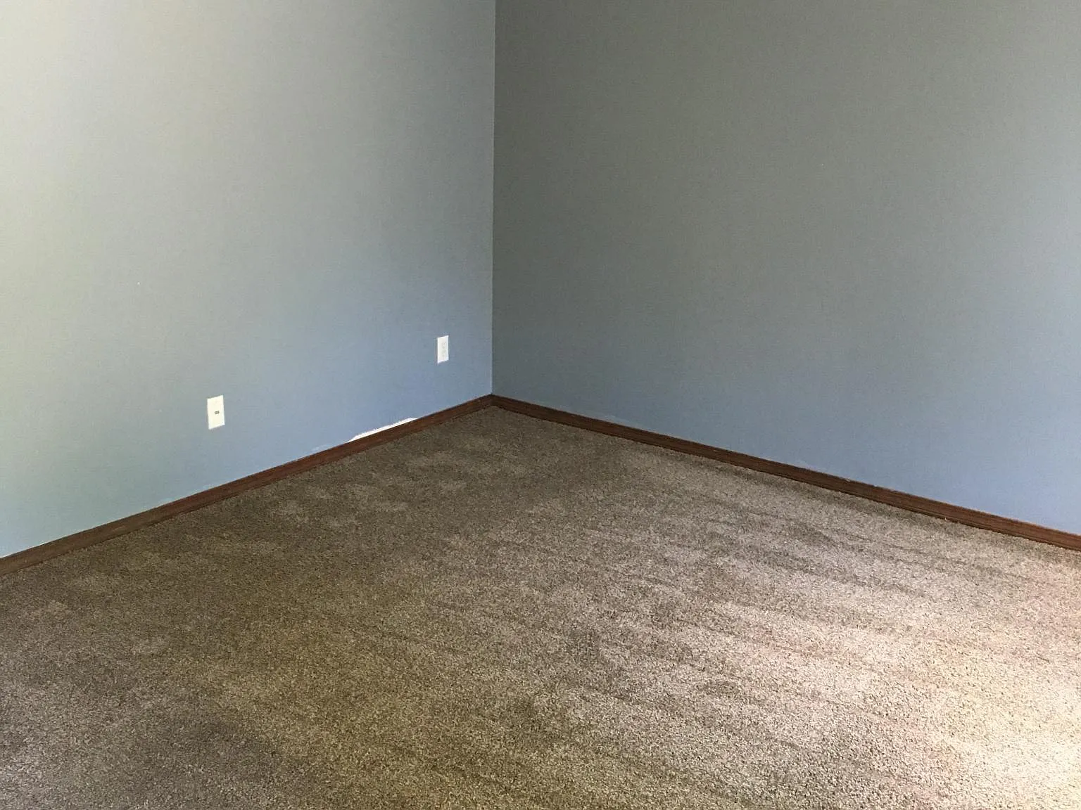610 Boxwood Dr — Photo 2