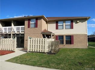 61248 Greenwood Dr, South Lyon, MI 48178