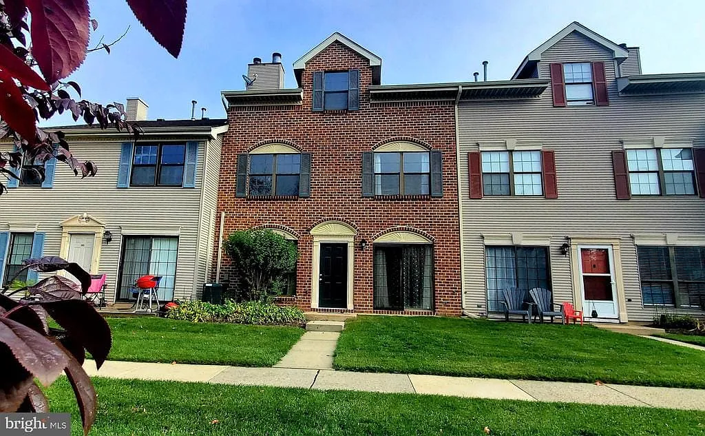 3 bed, 2.5 bath, 1437 sqft, $2,800 — Photo 3
