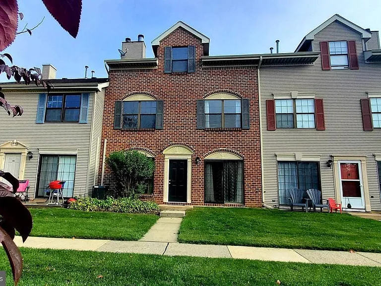 95 Oneill Ct — Photo 3