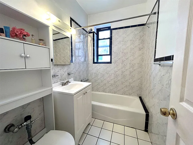 6264 Saunders St #3H — Photo 12