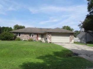 6621 Hayfield Ln, Loves Park, IL 61111