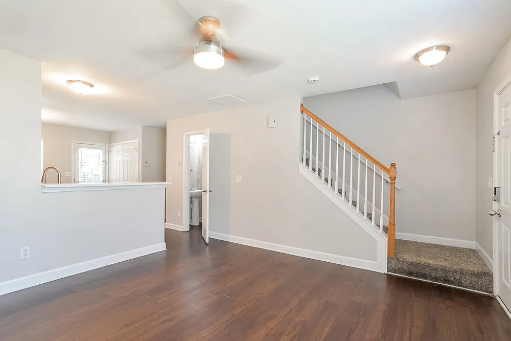 3 bed, 2.5 bath, 1254 sqft, $1,755 — Photo 4