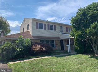33 Canoe Birch Rd, Levittown, PA 19057