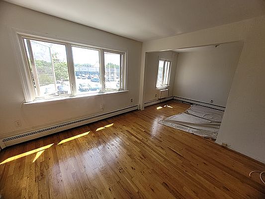 3rd image of 2512 Parsons Blvd #2