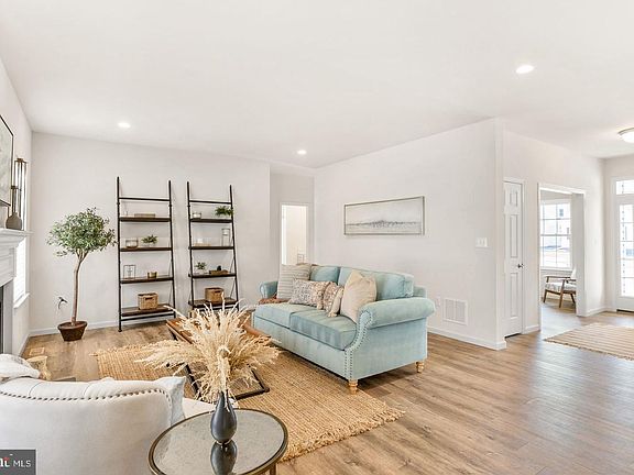 5th image of 119 Lincolnshire St Lot 106
