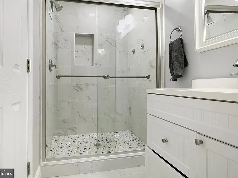 5906 Burgundy St #1 — Photo 11