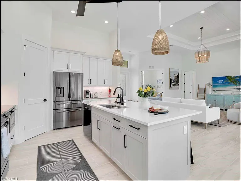 138 Greenbrier St — Photo 4