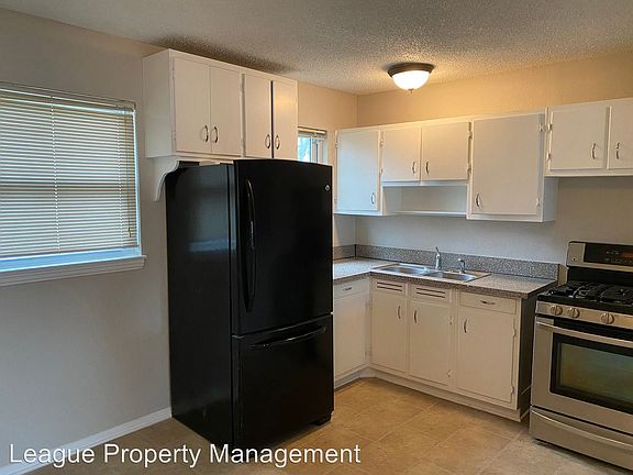 4th image of 1701 Skylark Dr